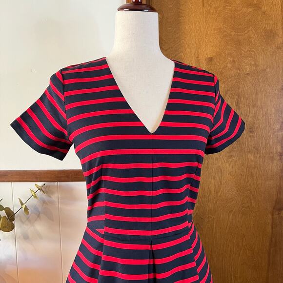 GAP Striped Short Sleeve V-Neck Fit & Flare Mini Dress Pockets Red Blue Womens 0 - Picture 2 of 12